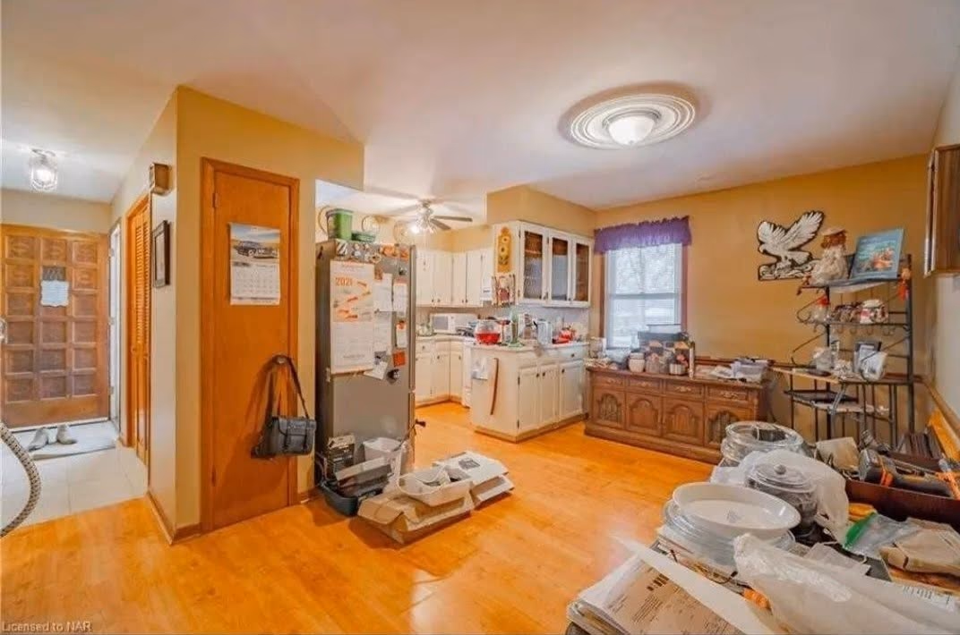 Kitchen before renovation by general contractor in Toronto GTA